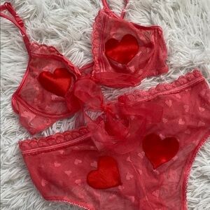 Victoria’s secret valentine’s hearts bow tie bra & panty set